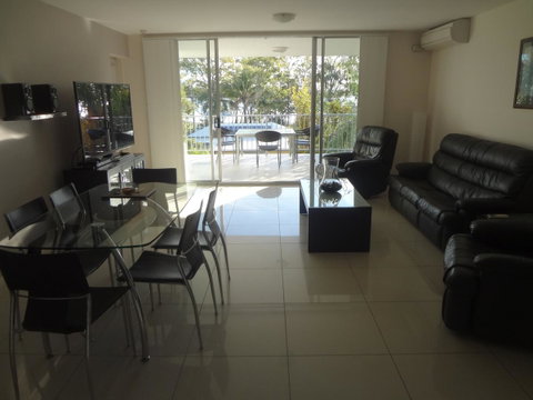 Keith's Sister - Accommodation Main Beach 21