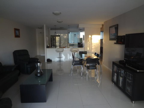 Keith's Sister - Accommodation Main Beach 28