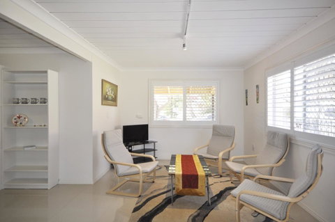 Ocean Wave - Accommodation Main Beach 10