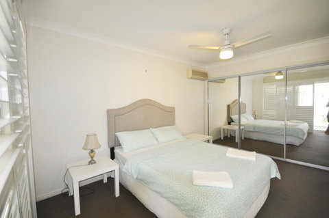 Ocean Wave - Accommodation Main Beach 11