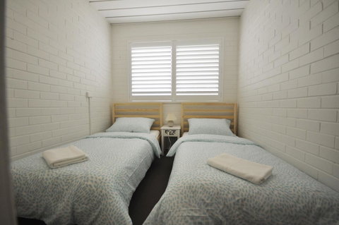 Ocean Wave - Accommodation Main Beach 15