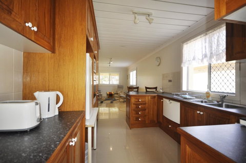 Ocean Wave - Accommodation Main Beach 5