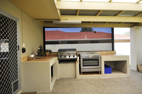 Ocean Wave - Accommodation Main Beach 18