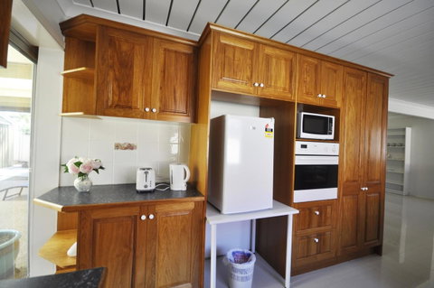 Ocean Wave - Accommodation Main Beach 4