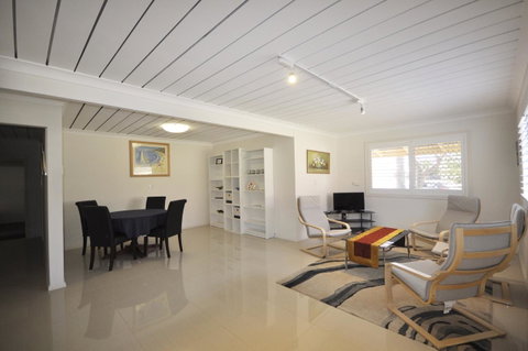 Ocean Wave - Accommodation Main Beach 8