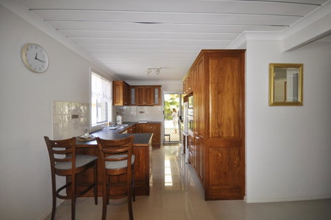 Ocean Wave - Accommodation Main Beach 6