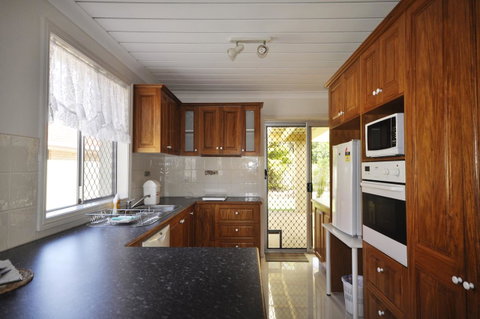 Ocean Wave - Accommodation Main Beach 3