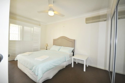 Ocean Wave - Accommodation Main Beach 12