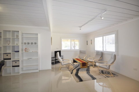 Ocean Wave - Accommodation Main Beach 9