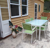 Retro Beach Flat - Accommodation Main Beach