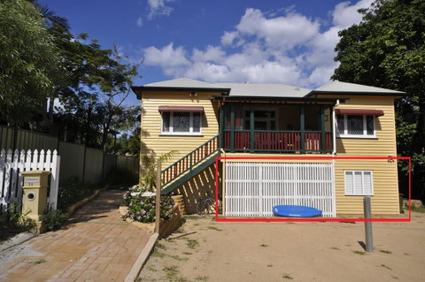 Retro Beach Flat - Accommodation Main Beach 15