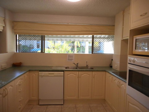 Placid Waters Holiday Apartments - Accommodation Main Beach 16