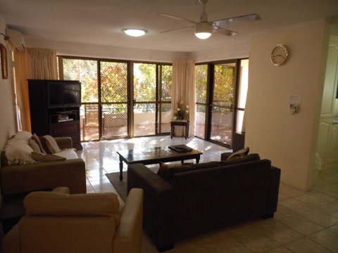Placid Waters Holiday Apartments - Accommodation Main Beach 13
