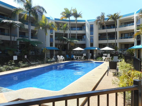 Placid Waters Holiday Apartments - Accommodation Main Beach 3