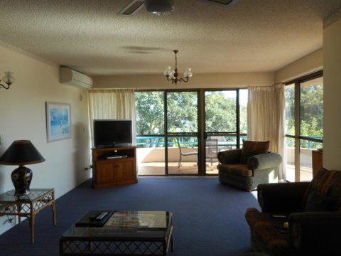 Placid Waters Holiday Apartments - Accommodation Main Beach 17