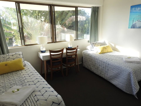 Placid Waters Holiday Apartments - Accommodation Main Beach 11