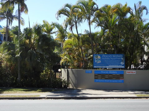 Placid Waters Holiday Apartments - Accommodation Main Beach 1