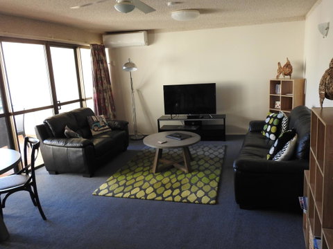 Placid Waters Holiday Apartments - Accommodation Main Beach 8