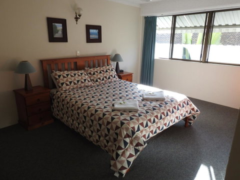 Placid Waters Holiday Apartments - Accommodation Main Beach 9