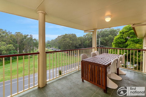 Immaculate Spacious Second Floor Unit Overlooking Pristine Parklands - Accommodation Main Beach 0