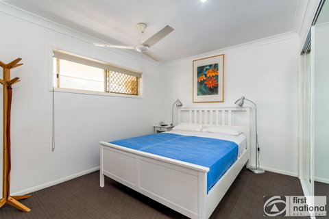Immaculate Spacious Second Floor Unit Overlooking Pristine Parklands - Accommodation Main Beach 8