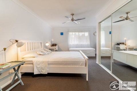 Immaculate Spacious Second Floor Unit Overlooking Pristine Parklands - Accommodation Main Beach 12
