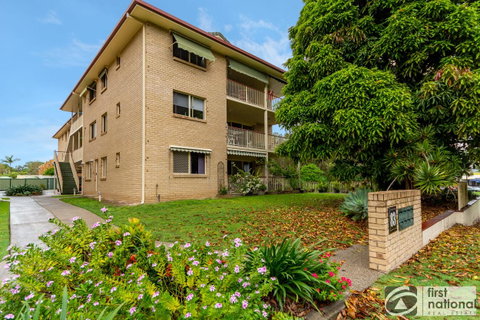 Immaculate Spacious Second Floor Unit Overlooking Pristine Parklands - Accommodation Main Beach 10