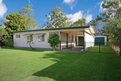 Lowset, Pet Friendly Cottage - Sunset Ave, Bongaree - Accommodation Main Beach 0