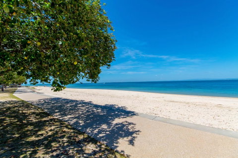 Lowset, Pet Friendly Cottage - Sunset Ave, Bongaree - Accommodation Main Beach 11