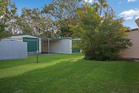 Lowset, Pet Friendly Cottage - Sunset Ave, Bongaree - Accommodation Main Beach 10