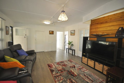 Beachside Beauty - Accommodation Main Beach 10