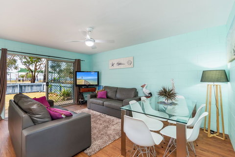 Charm And Comfort In This Ground Floor Unit With Water Views! Welsby Pde, Bongaree - Accommodation Main Beach 14