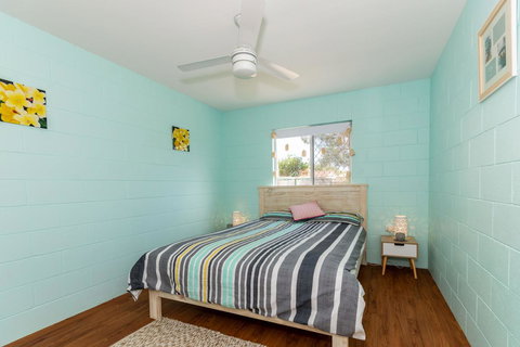 Charm And Comfort In This Ground Floor Unit With Water Views! Welsby Pde, Bongaree - Accommodation Main Beach 9