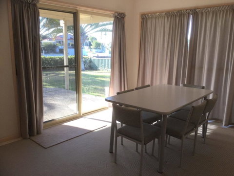 Private Canal Duplex With Pontoon - Oleander Drive, Bongaree - Accommodation Main Beach 9