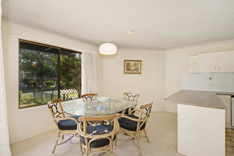 Everything You Need Including A Pool! Karoonda Sands Apartments - Accommodation Main Beach 3