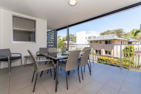 First Floor, Air Conditioned, Free Wi-Fi! - Accommodation Main Beach 8