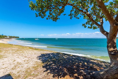 First Floor, Air Conditioned, Free Wi-Fi! - Accommodation Main Beach 9