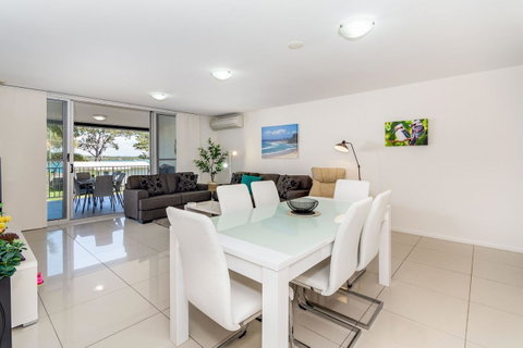 First Floor, Air Conditioned, Free Wi-Fi! - Accommodation Main Beach 0