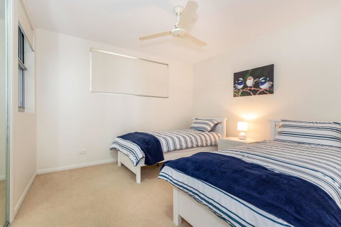 First Floor, Air Conditioned, Free Wi-Fi! - Accommodation Main Beach 13