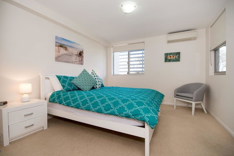 First Floor, Air Conditioned, Free Wi-Fi! - Accommodation Main Beach 15