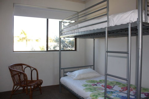Close To Surf Beach, Surf Club, Hotel And Shops - Boyd St, Woorim - Accommodation Main Beach 2