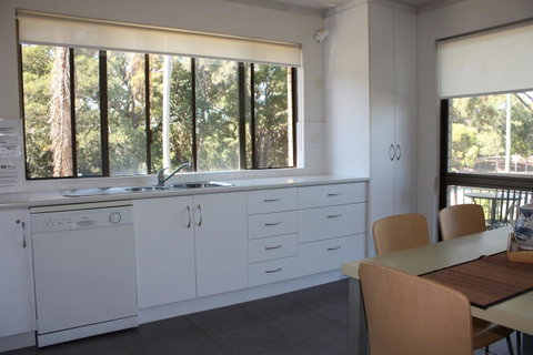 Close To Surf Beach, Surf Club, Hotel And Shops - Boyd St, Woorim - Accommodation Main Beach 4