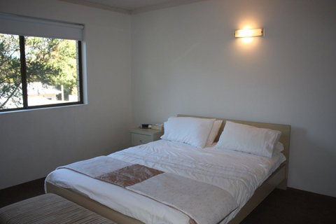 Close To Surf Beach, Surf Club, Hotel And Shops - Boyd St, Woorim - Accommodation Main Beach 6