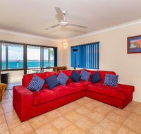 Fantastic Views from this top floor unit - Accommodation Main Beach