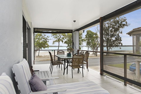 Fishing And Swimming At Your Doorstep - Sylvan Beach Esp, Bellara - Accommodation Main Beach 5