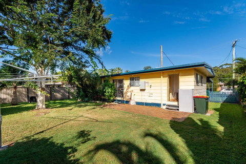 Pet Friendly Cottage In The Heart Of Bribie - Wirraway St, Bongaree - Accommodation Main Beach 10