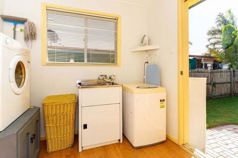 Pet Friendly Cottage In The Heart Of Bribie - Wirraway St, Bongaree - Accommodation Main Beach 17
