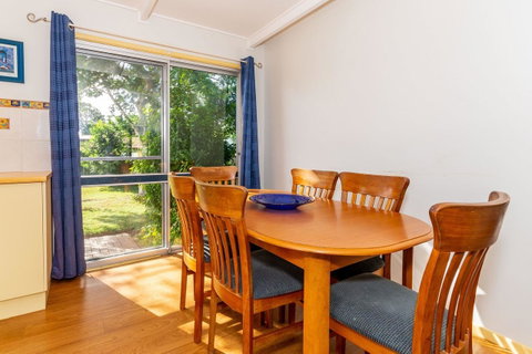 Pet Friendly Cottage In The Heart Of Bribie - Wirraway St, Bongaree - Accommodation Main Beach 1