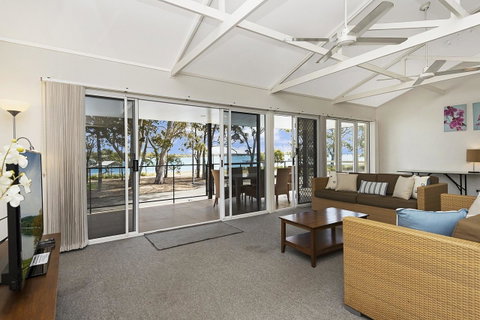 Waterfront Retreat With Room For A Boat - Welsby Pde, Bongaree - Accommodation Main Beach 6