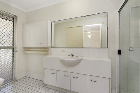 Waterfront Retreat With Room For A Boat - Welsby Pde, Bongaree - Accommodation Main Beach 1